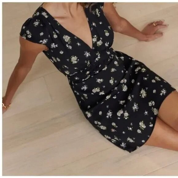 Reformation Black Floral Janine Daisy Dress $178 - Picture 2 of 13